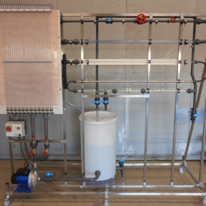 Banc vertical pour l'étude de la dynamique des fluides en série